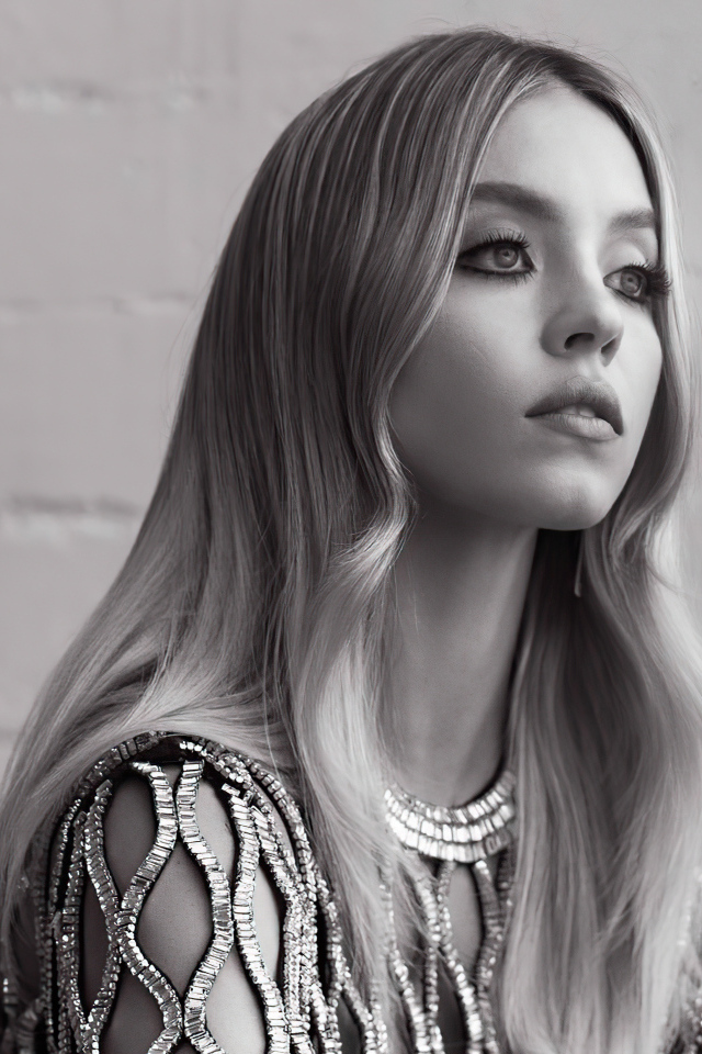 Американская актриса Сидни Суини черное-белое фото