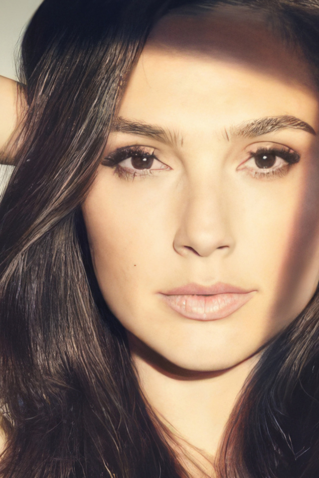 Красивые карие глаза актрисы Галь Гадот