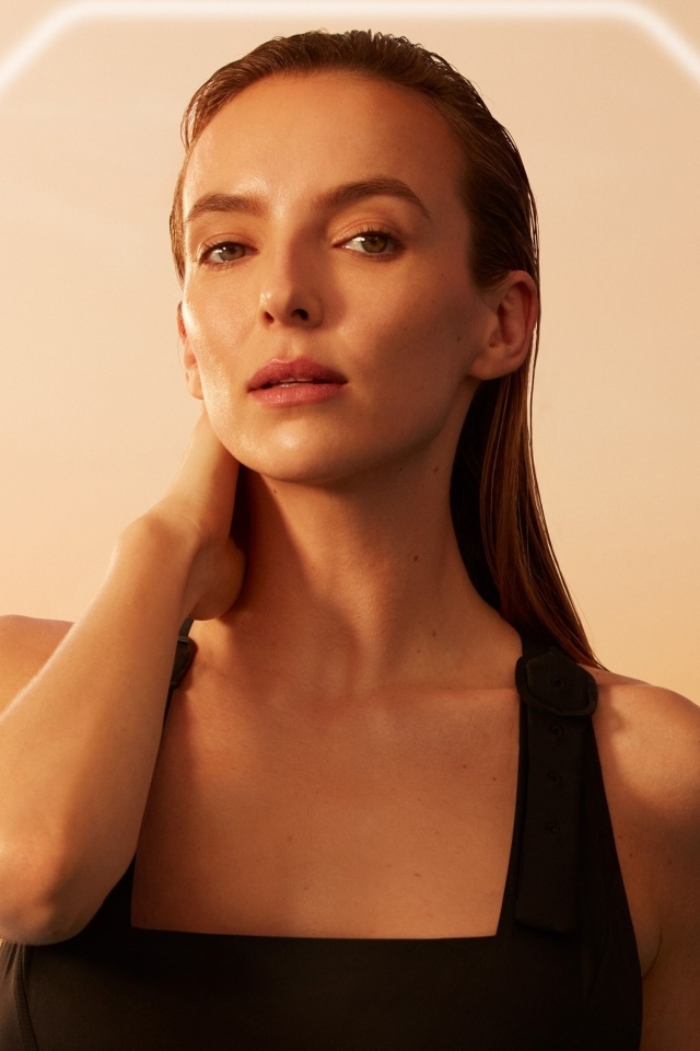 Красивая женщина актриса Джоди Комер