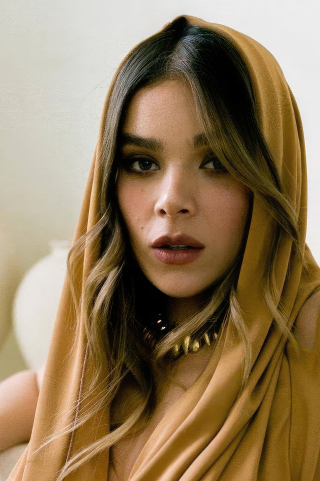 Кареглазая девушка актриса Хейли Стайнфелд