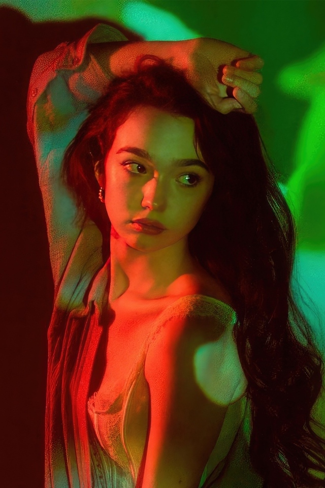 Милая молодая девушка актриса Руби Джей