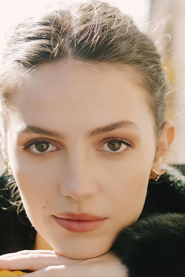 Английская актриса и певица Элла Хант