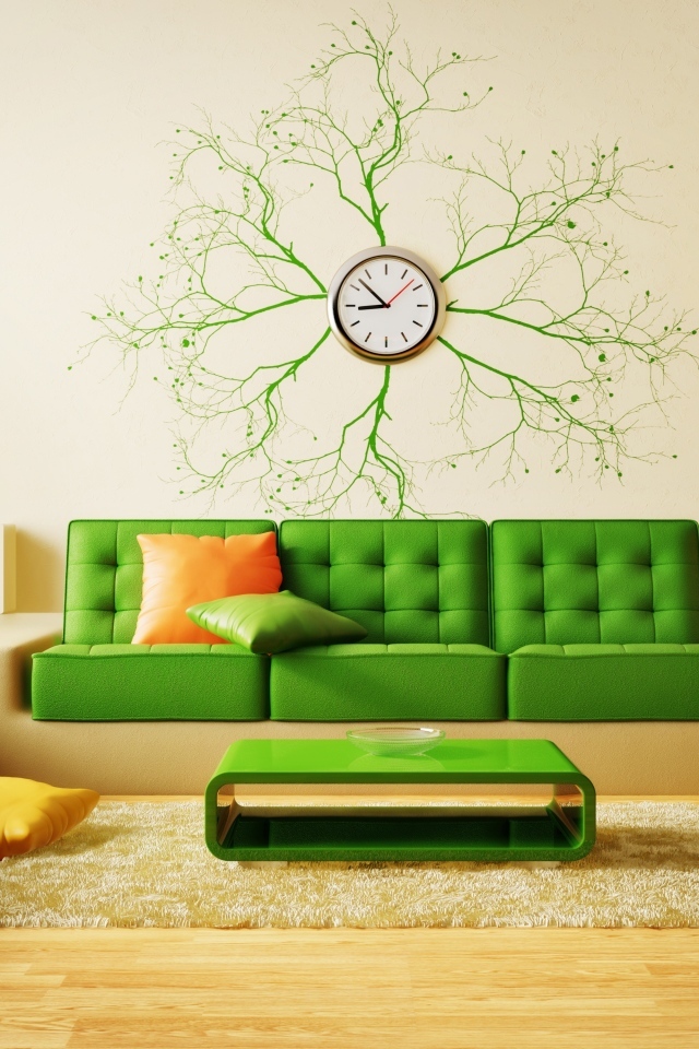 Зеленый диван в комнате с часами