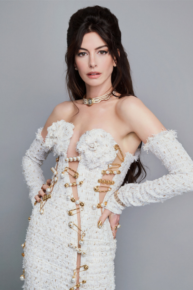 Стильная популярная актриса Энн Хэтэуэй