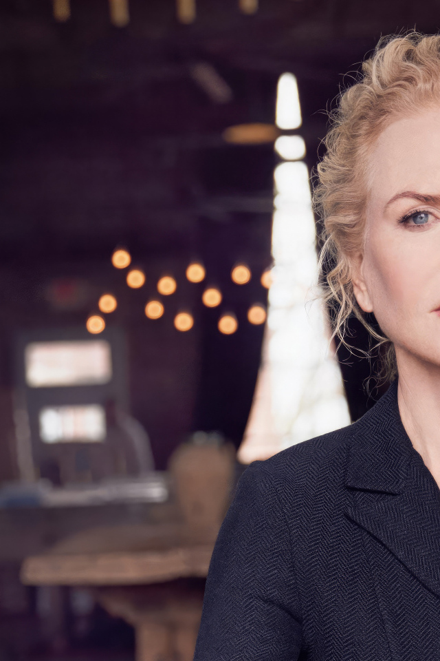 Стильная популярная актриса Николь Кидман в черном