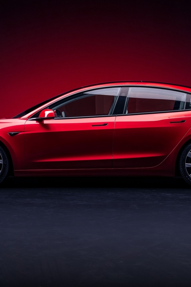 Автомобиль Tesla Model 3 2023 года вид сбоку