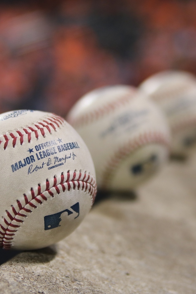 Три баскетбольных мяча крупным планом