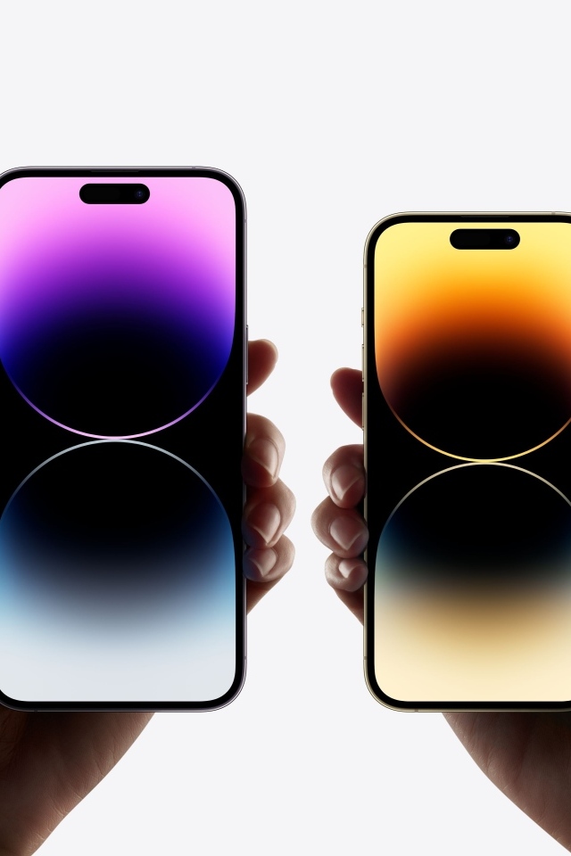 Два телефона iPhone 14 Pro  и iPhone 14 Pro Max на белом фоне