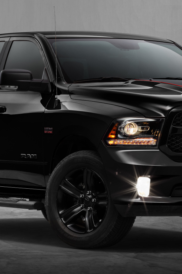 Черный пикап Ram Classic RT Crew Cab 2024  года