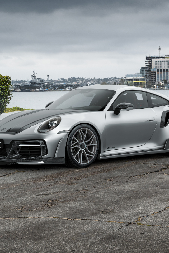 Быстрый серебристый автомобиль TechArt GTsport 2024 года