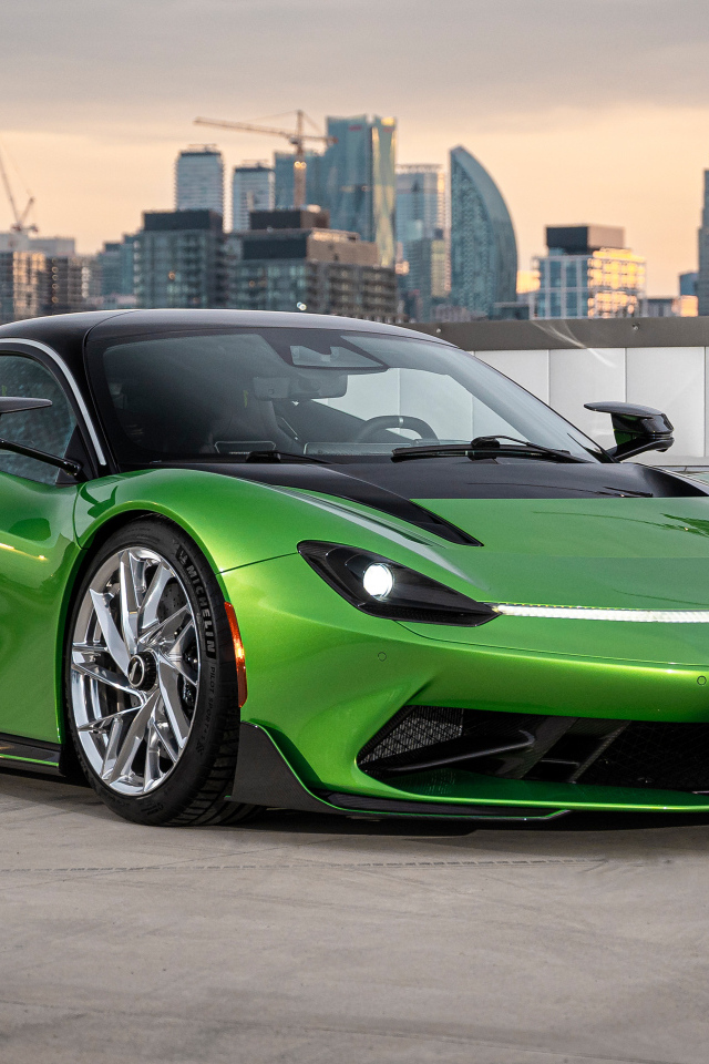 Зеленый быстрый автомобиль Pininfarina Battista Furiosa Package