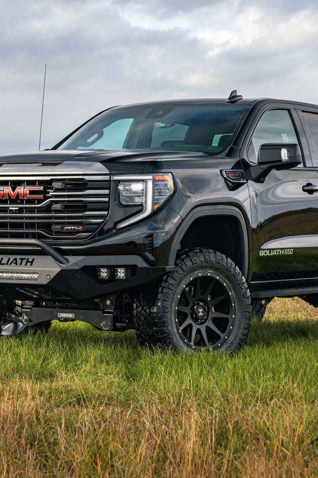 Большой черный пикап Hennessey Sierra Goliath 650 Off-Road