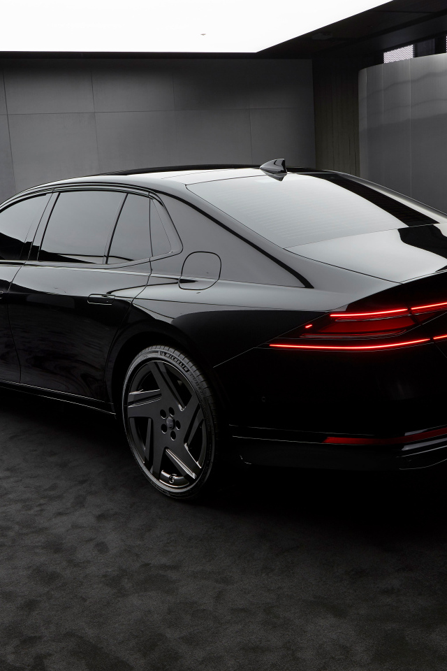 Вид сзади на автомобиль Genesis G90 Black 2024  года