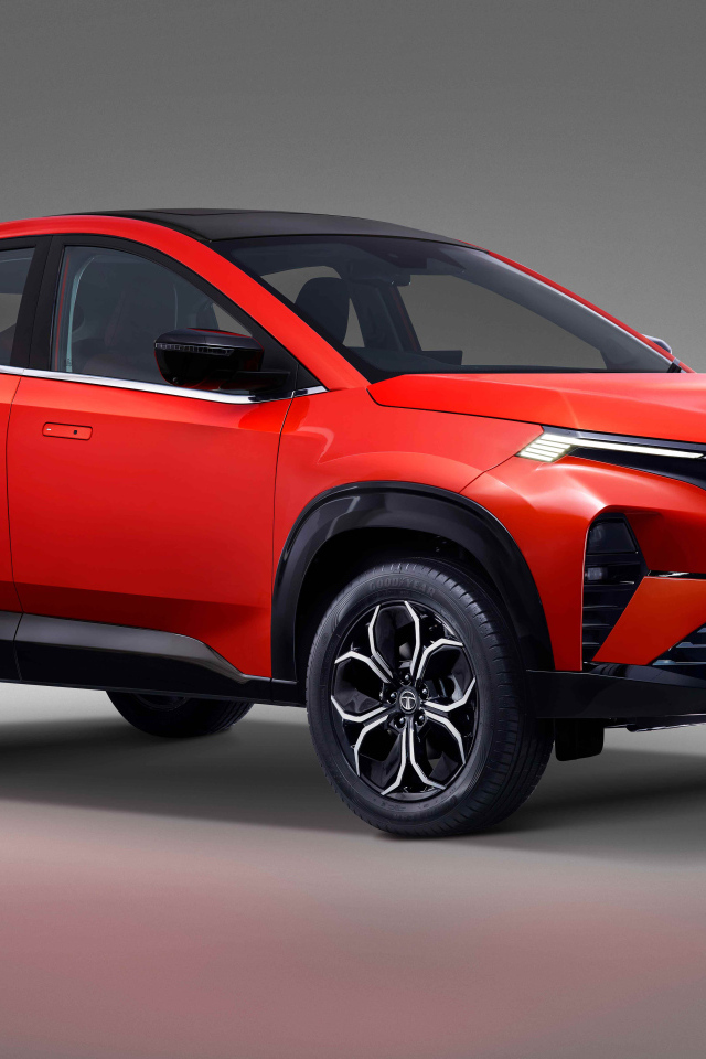 Красный автомобиль Tata Curvv Concept 2024 года