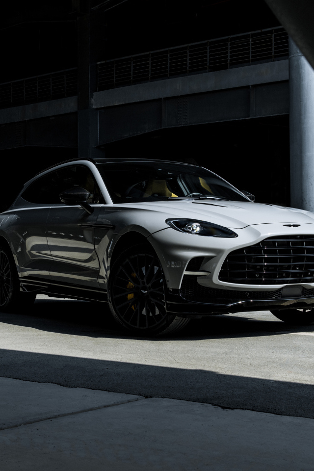 Автомобиль Aston Martin DBX707