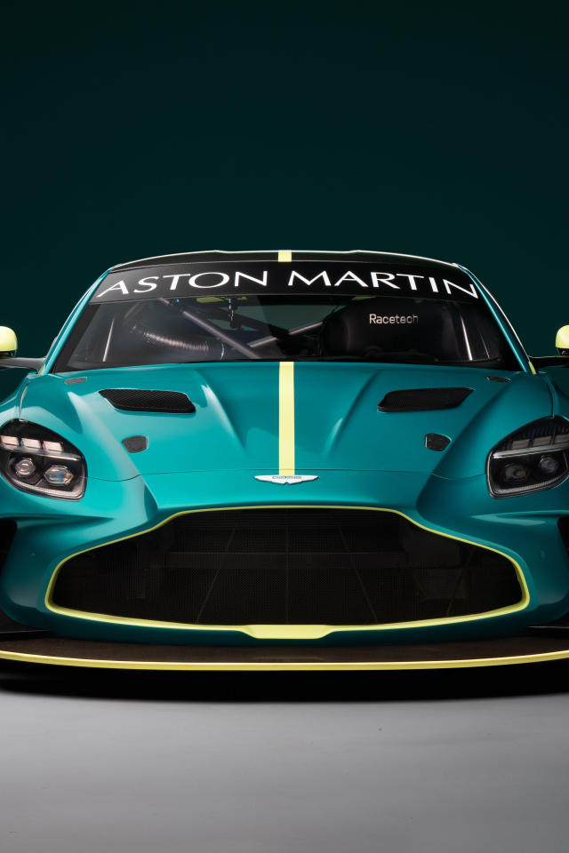 Вид спереди Aston Martin Vantage GT4 2024 года