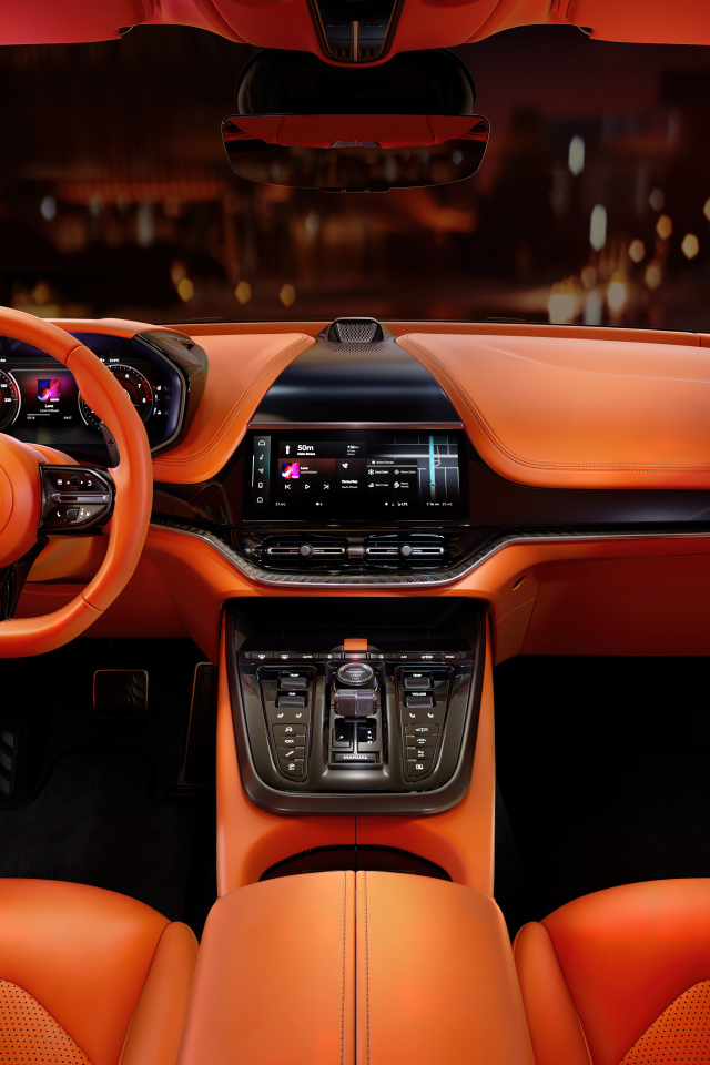 Кожаный салон автомобиля Aston Martin DBX707 2024 года