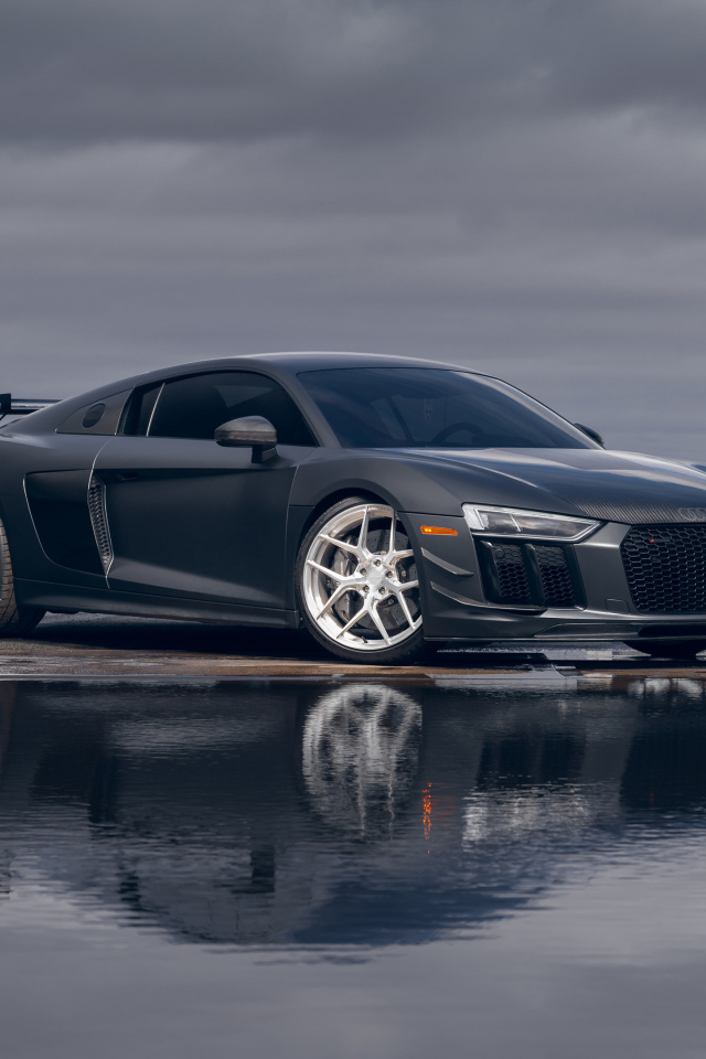 Автомобиль Audi R8 Velgen Wheels у воды
