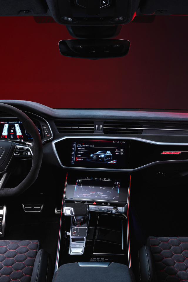 Черный салон автомобиля Audi RS 6 Avant GT 2024 года