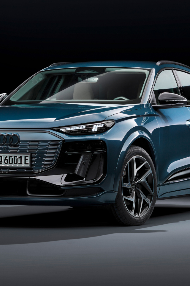 Вид спереди на автомобиль Audi Q6 E-Tron Quattro S Line 2024 года