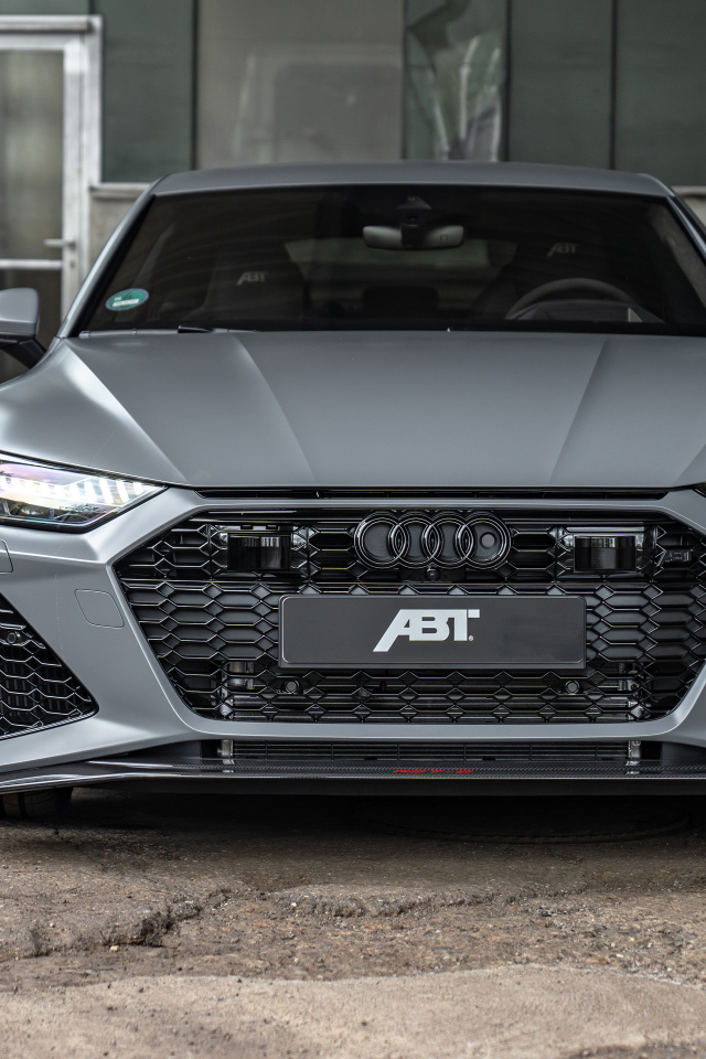 Вид спереди на серый автомобиль  ABT Audi RS7-S 2024 года