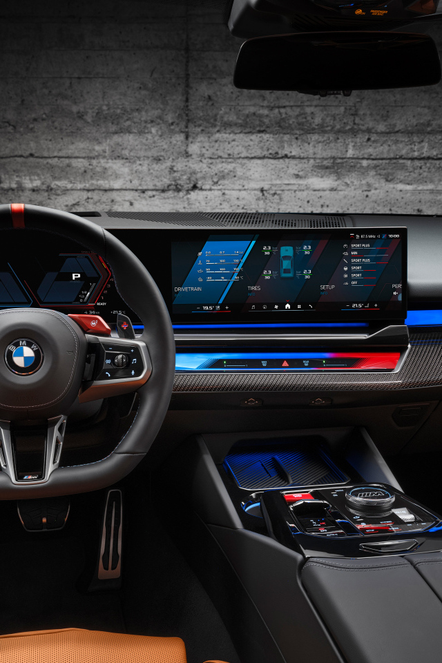 Салон автомобиля BMW M5 2024 года