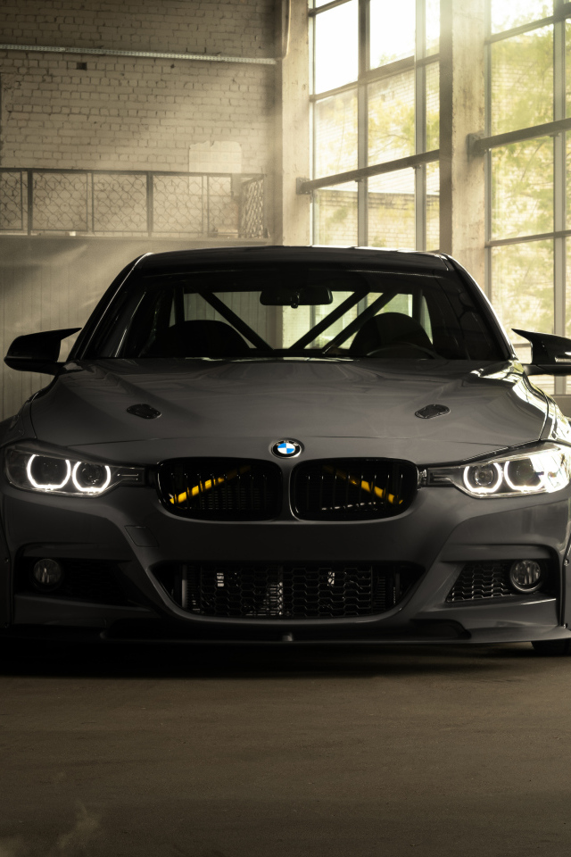 Автомобиль BMW F30 Widebody вид спереди