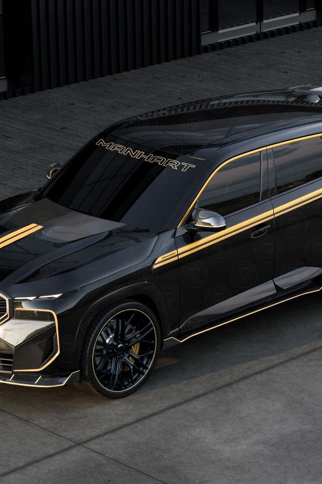 Черный автомобиль BMW XM Thor Regular Carbon Package 2024 года