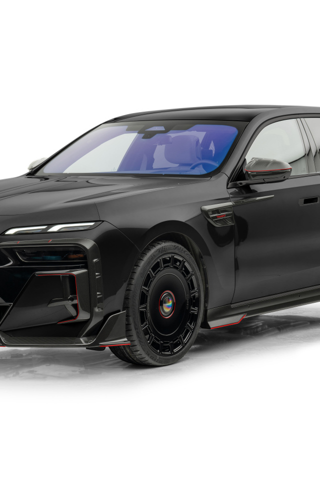 Черный Mansory BMW 7 Series на белом фоне