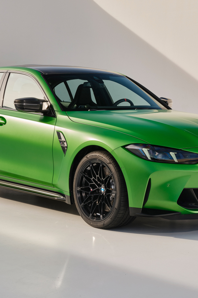 Зеленый автомобиль BMW M3 Competition 2024 года
