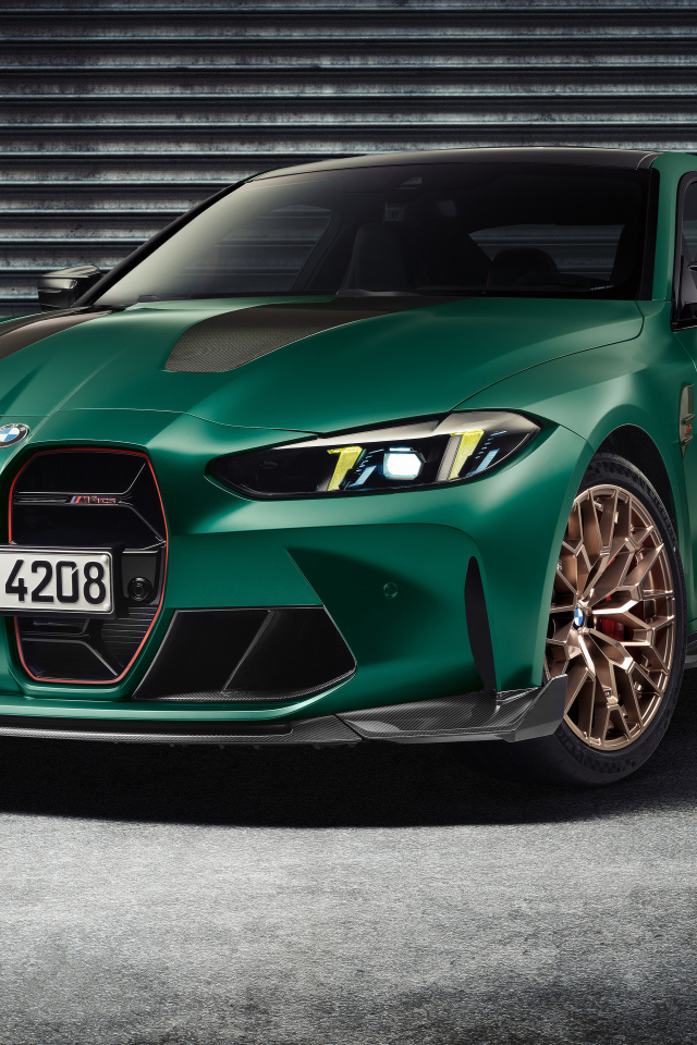 Зеленый автомобиль BMW M4 CS 2024  года