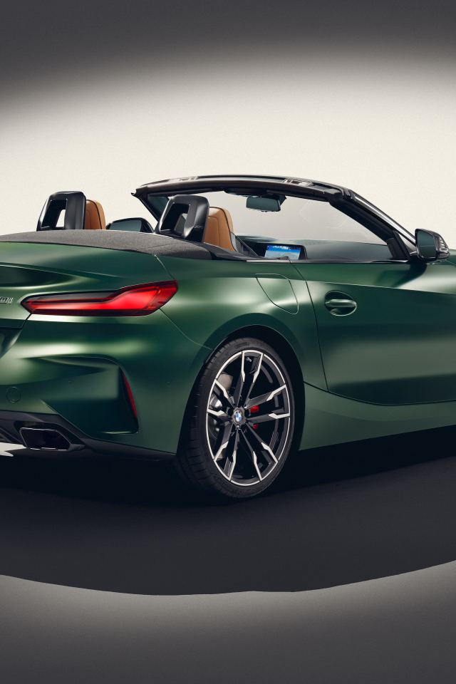 Зеленый автомобиль BMW Z4 M40i MT Pure Impulse Edition 2024 года вид сзади