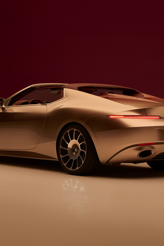 Вид сзади на автомобиль BMW Concept Skytop 2024 года