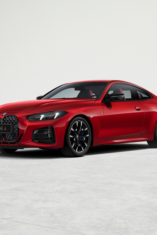Красный автомобиль BMW 430i Coupé M Sport 2024 года