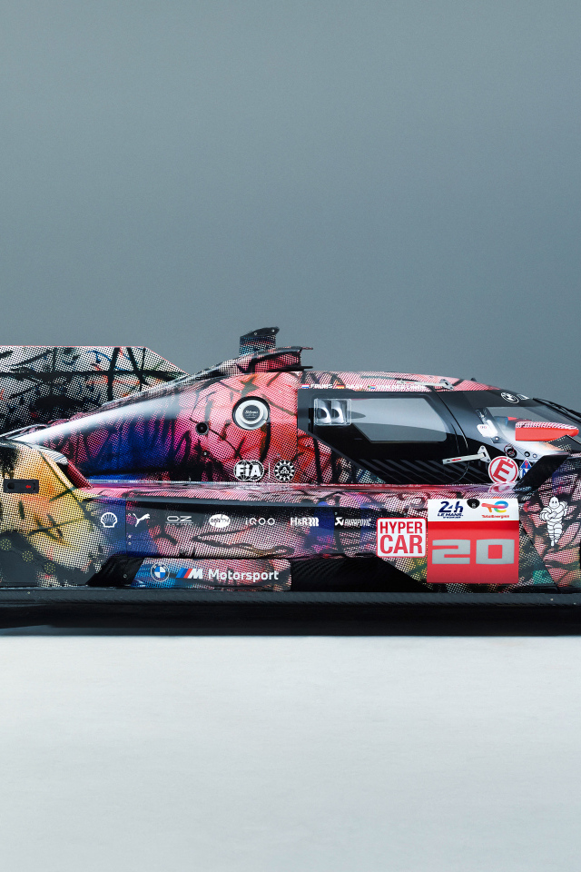 Вид сбоку на автомобиль BMW Art Car By Julie Mehretu