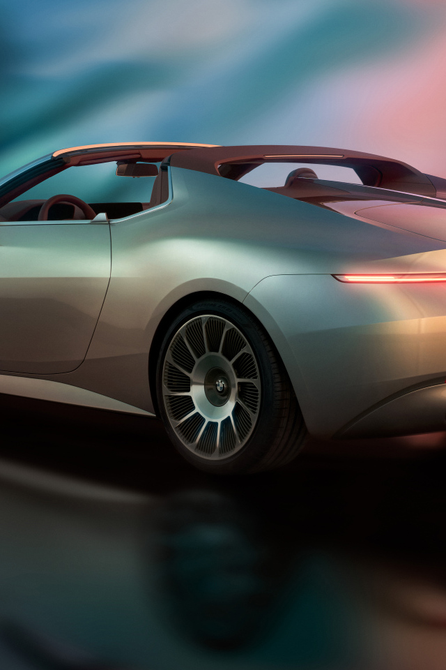 Вид сбоку на автомобиль  BMW Concept Skytop 2024