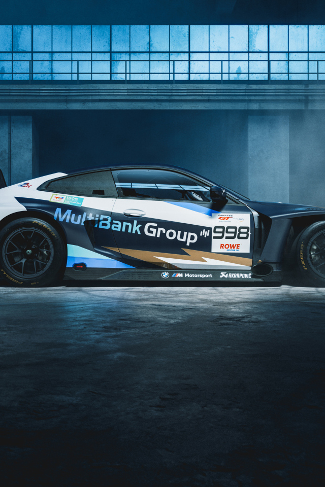 Вид сбоку на автомобиль BMW M4 GT3 Endurance Cup