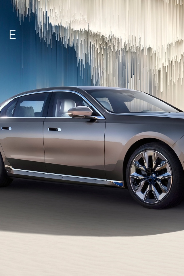 Стильный дорогой электромобиль BMW I7