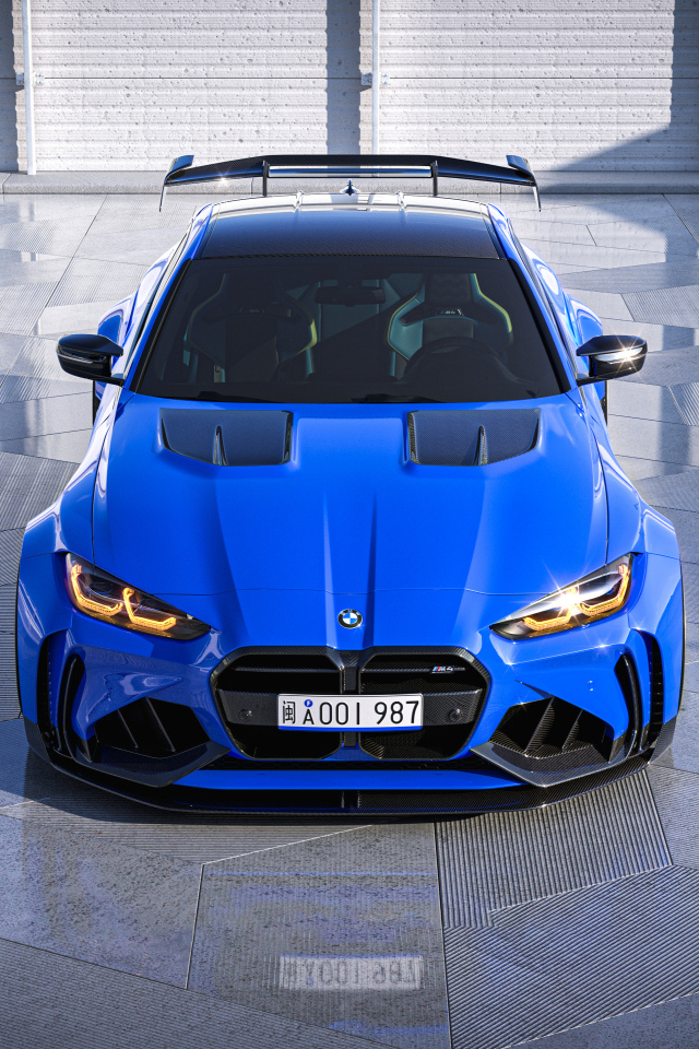 Вид сверху на синий автомобиль Blue BMW M4