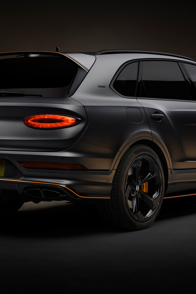 Автомобиль Bentley Bentayga S Black Edition 2024 года вид сзади
