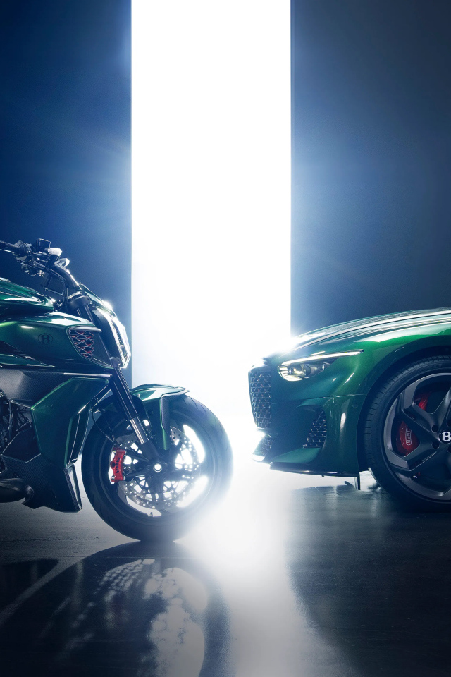Мотоцикл Ducati Diavel и автомобиль Bentley