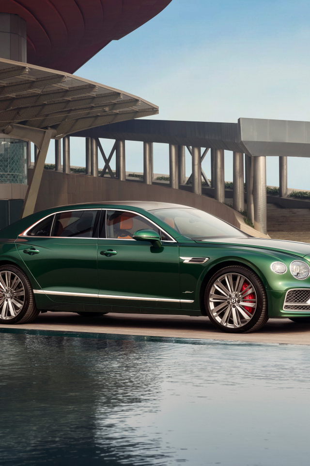 Зеленый дорогой автомобиль Mulliner Bentley Flying Spur Speed Opulence Edition 2024  года