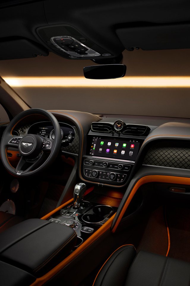 Салон автомобиля Bentley Bentayga S Black Edition 2024 года