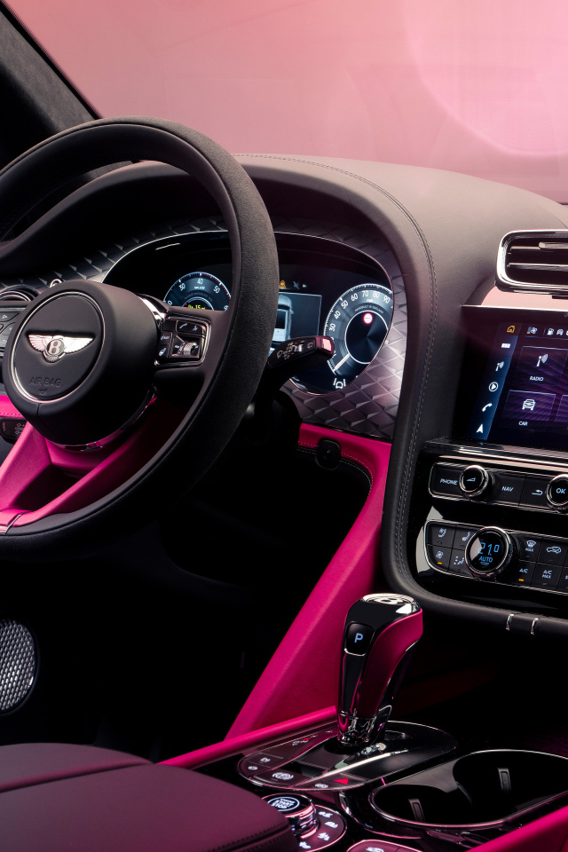 Салон автомобиля Bentley Bentayga V8 S Curated By Mulliner 2024 года