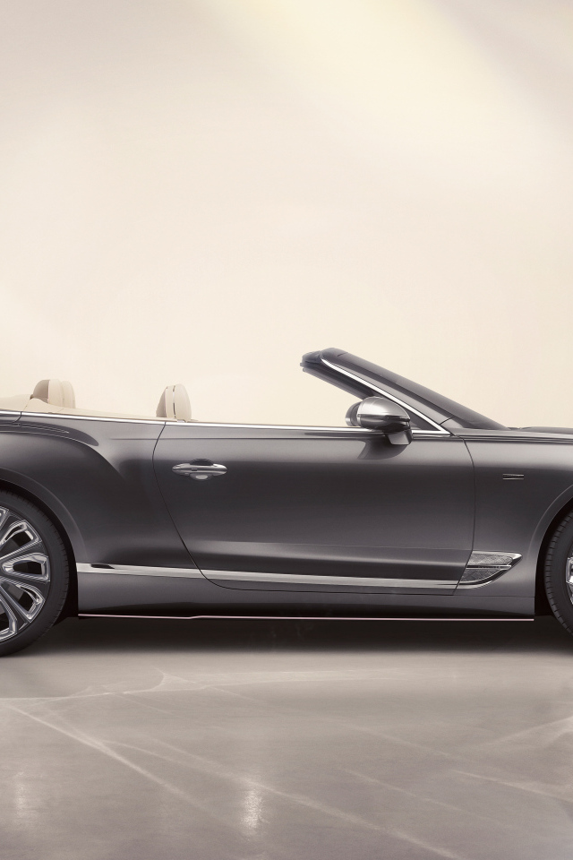 Вид сбоку на автомобиль  Bentley Continental GT Convertible Boodles By Mulliner 2024 года