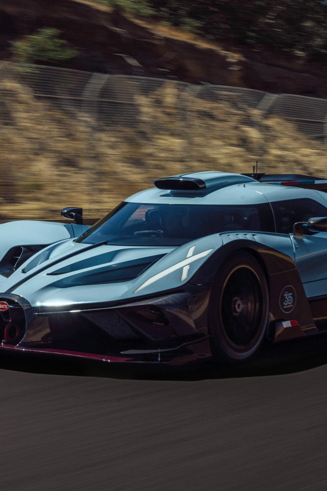 Голубой автомобиль Bugatti Bolide 100-year Anniversary Edition 2024 года