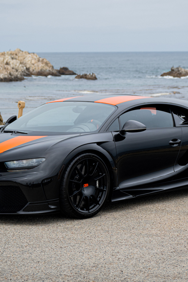 Автомобиль Bugatti Chiron Super Sport 300+ у моря