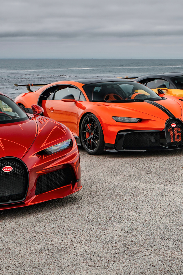 Автомобили Bugatti  у моря