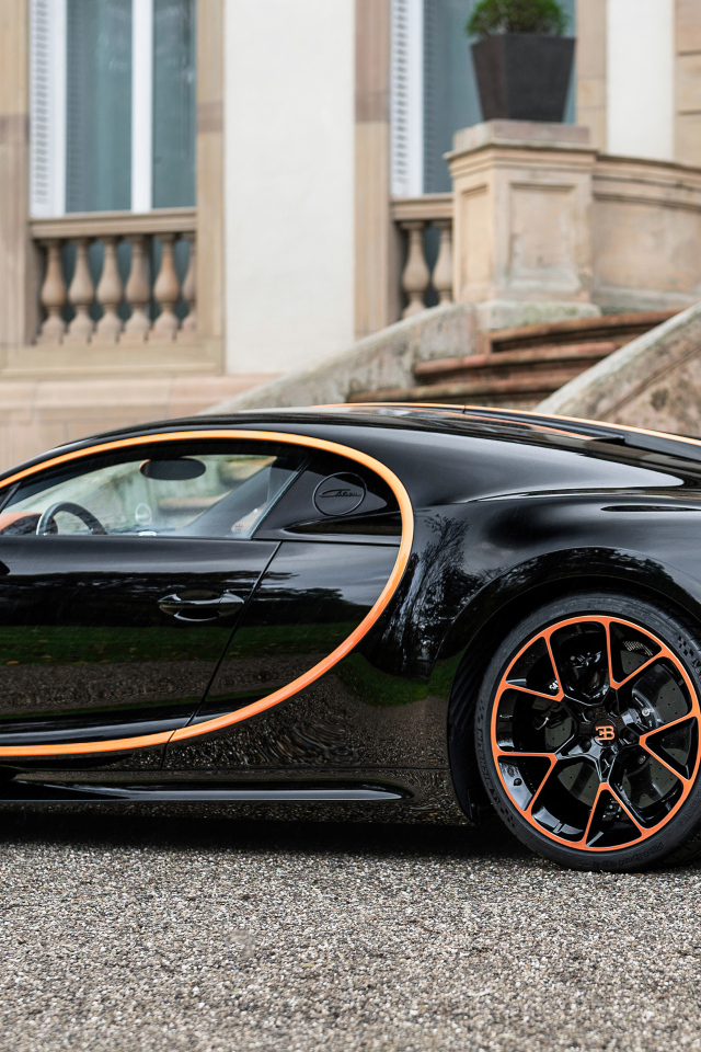 Вид сзади на автомобиль Bugatti Chiron Custom
