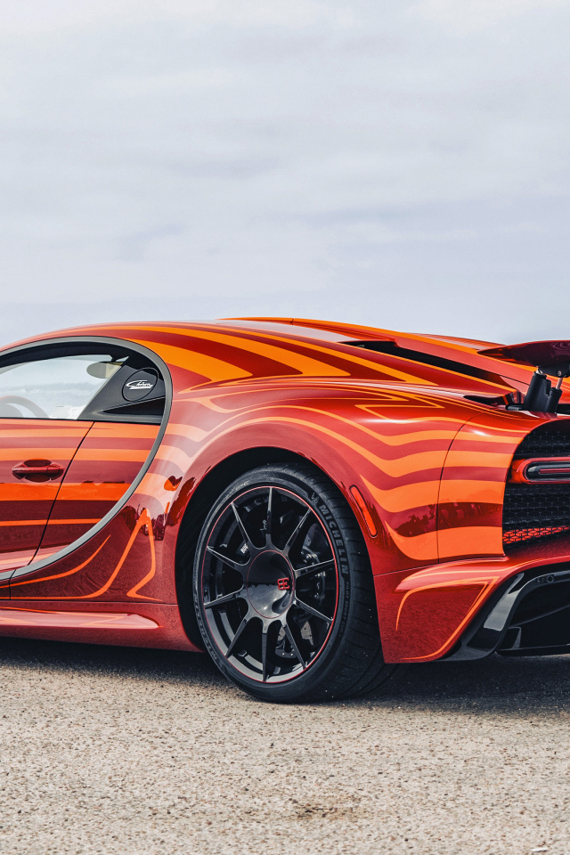 Вид сзади на автомобиль Bugatti Chiron Super Sport L'Aura